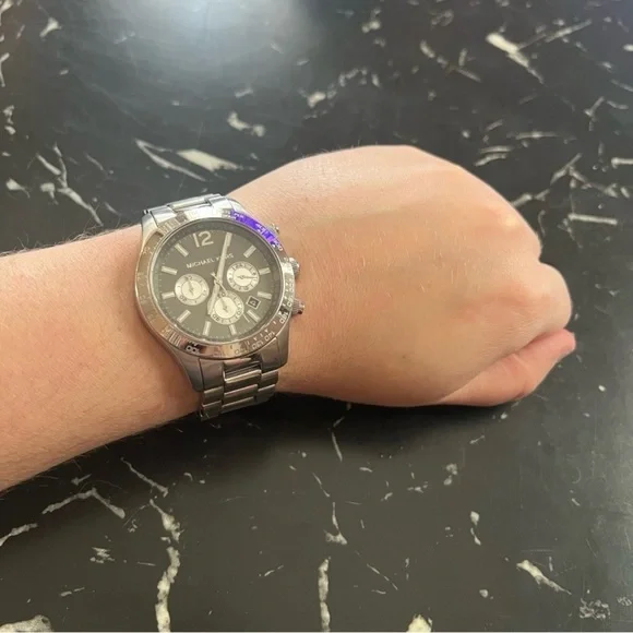 Michael Kors Layton Watch - Picture 2 of 9